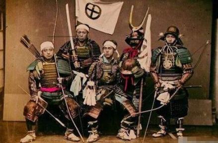 日本教科书上为什么说中国只有70年历史 日本人到底是什么理解的
