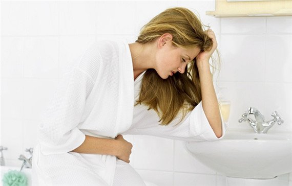 若长期憋尿,导致膀胱的内尿液返流到肾脏,引发肾积水,肾盂感染,膀胱