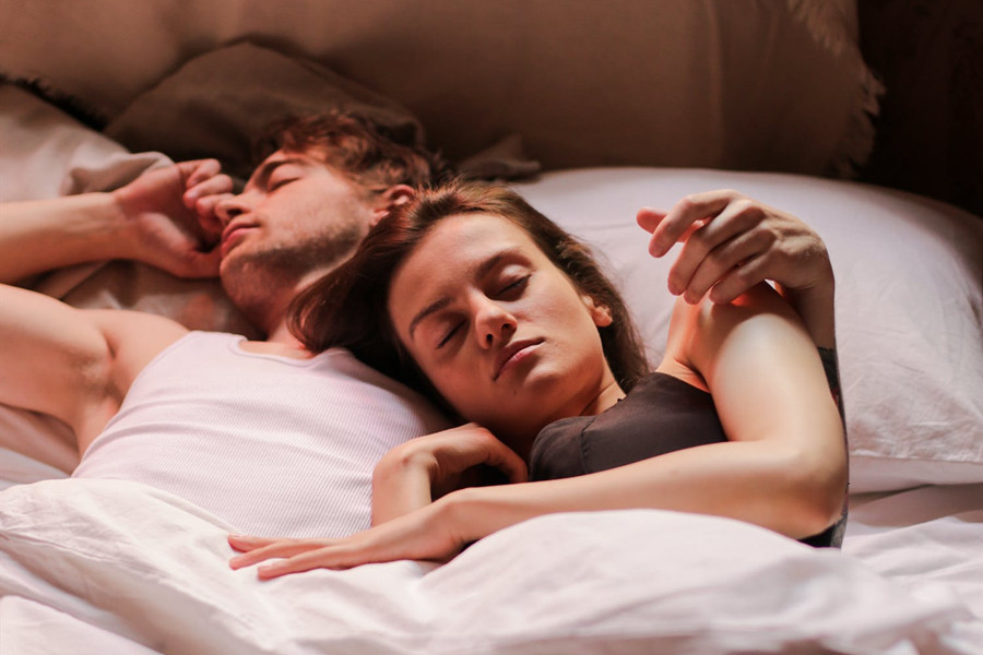 夫妻同房是开灯好还是关灯好